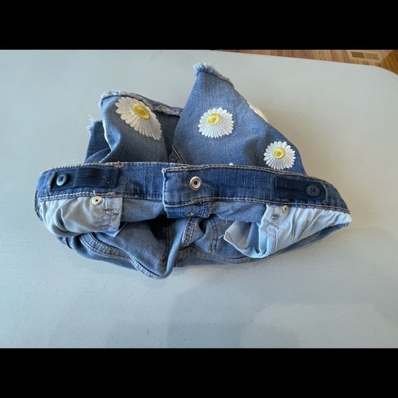 Jordache embroidered flower design adjustable  waist shorts size 16 daisy denim - Picture 7 of 17